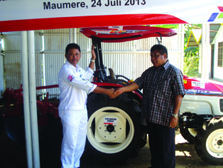 Bantuan Traktor Maumere1